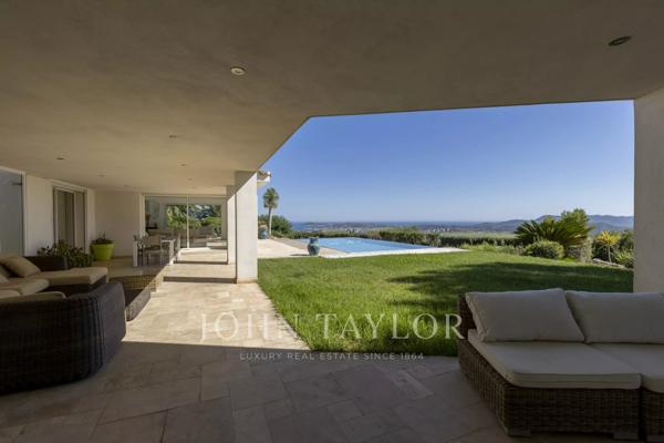 Sanary-sur-Mer / Ollioules – Villa avec vue mer panoramique