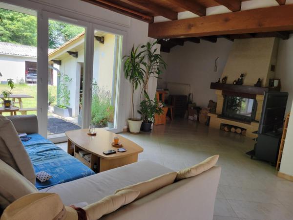 Pavillon rénové avec grande dépendance