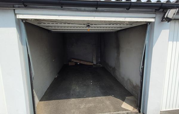 APPARTEMENT 2 CHAMBRES , BALCON , GARAGE