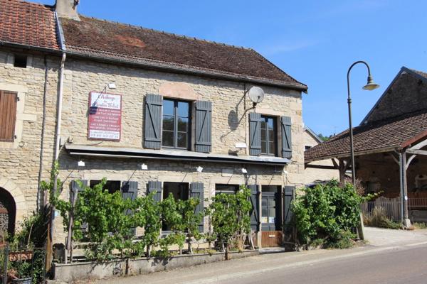 Dpt Côte d'Or (21), à vendre GISSEY SUR OUCHE maison de village P5 de 136 m², terrasse de 28 m².