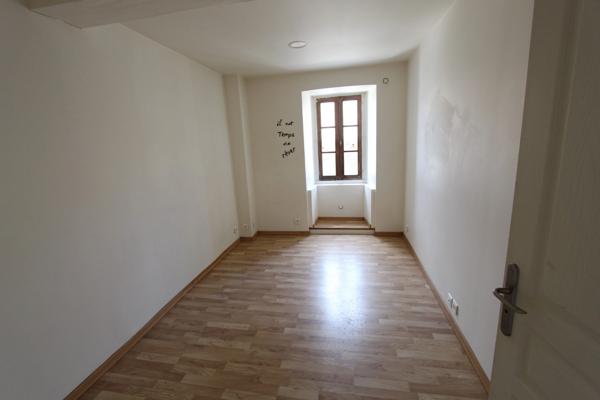 Dpt Côte d'Or (21), à vendre GISSEY SUR OUCHE maison de village P5 de 136 m², terrasse de 28 m².