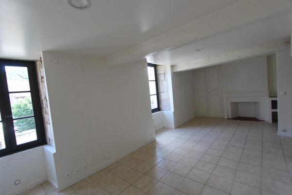 Dpt Côte d'Or (21), à vendre GISSEY SUR OUCHE maison de village P5 de 136 m², terrasse de 28 m².