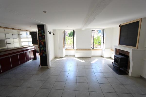 Dpt Côte d'Or (21), à vendre GISSEY SUR OUCHE maison de village P5 de 136 m², terrasse de 28 m².