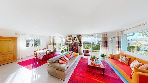 TRES BELLE MAISON D’ARCHITECTE, DE QUALITE, EXTRÊMEMENT BIEN ENTRETENUE ET AU CALME.