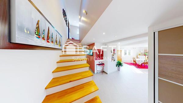 TRES BELLE MAISON D’ARCHITECTE, DE QUALITE, EXTRÊMEMENT BIEN ENTRETENUE ET AU CALME.