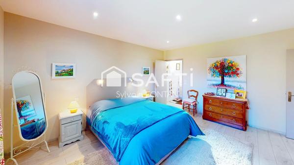 TRES BELLE MAISON D’ARCHITECTE, DE QUALITE, EXTRÊMEMENT BIEN ENTRETENUE ET AU CALME.