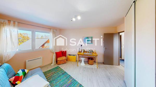 TRES BELLE MAISON D’ARCHITECTE, DE QUALITE, EXTRÊMEMENT BIEN ENTRETENUE ET AU CALME.