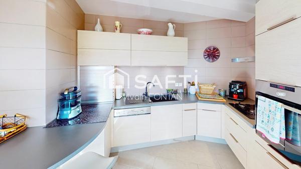 TRES BELLE MAISON D’ARCHITECTE, DE QUALITE, EXTRÊMEMENT BIEN ENTRETENUE ET AU CALME.