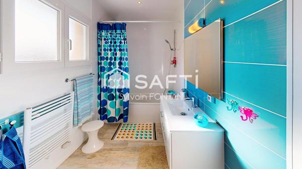 TRES BELLE MAISON D’ARCHITECTE, DE QUALITE, EXTRÊMEMENT BIEN ENTRETENUE ET AU CALME.