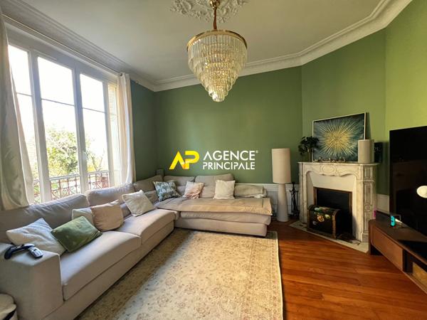 Argenteuil centre-ville Maison de Prestige à Vendre - 5 Chambres, 160 m² €599 000 ** - Référence 4526