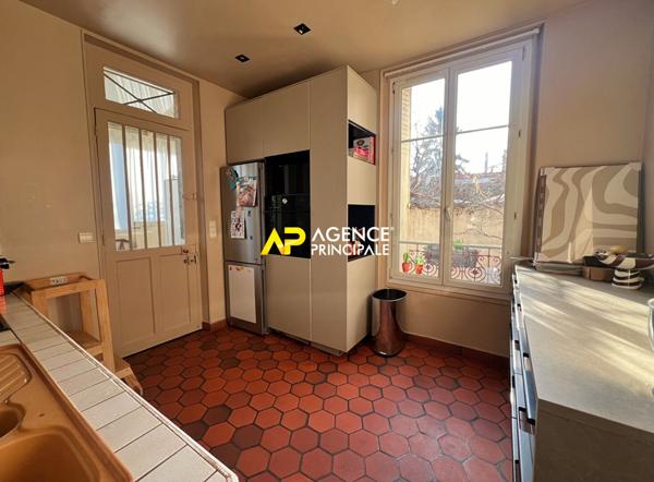 Argenteuil centre-ville Maison de Prestige à Vendre - 5 Chambres, 160 m² €599 000 ** - Référence 4526
