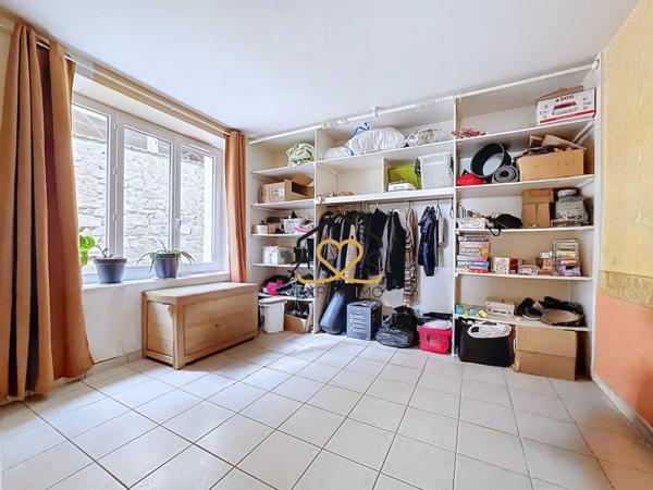 Saint-Dier-d'Auvergne (63520) Maison familiale avec nombreuses dépendances – 4 chambres – Terrain clos – Saint-Dier-d’Auvergne