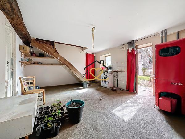 Saint-Dier-d'Auvergne (63520) Maison familiale avec nombreuses dépendances – 4 chambres – Terrain clos – Saint-Dier-d’Auvergne