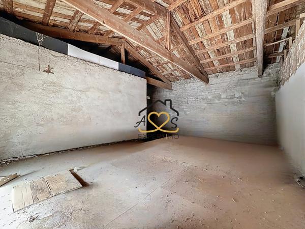 Saint-Dier-d'Auvergne (63520) Maison familiale avec nombreuses dépendances – 4 chambres – Terrain clos – Saint-Dier-d’Auvergne