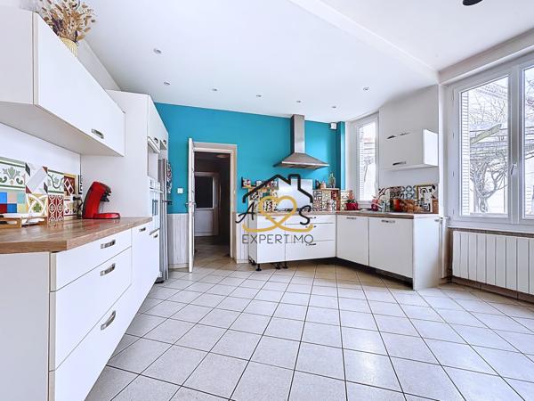 Saint-Dier-d'Auvergne (63520) Maison familiale avec nombreuses dépendances – 4 chambres – Terrain clos – Saint-Dier-d’Auvergne