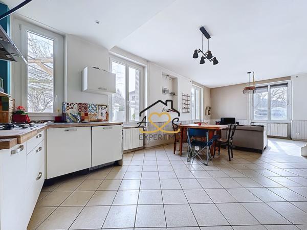 Saint-Dier-d'Auvergne (63520) Maison familiale avec nombreuses dépendances – 4 chambres – Terrain clos – Saint-Dier-d’Auvergne