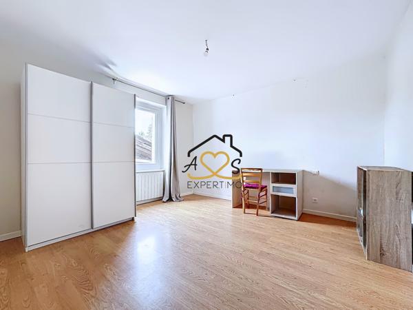 Saint-Dier-d'Auvergne (63520) Maison familiale avec nombreuses dépendances – 4 chambres – Terrain clos – Saint-Dier-d’Auvergne