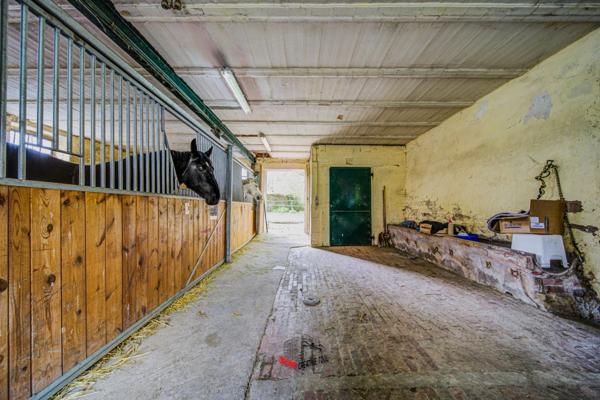 CORPS DE FERME AVEC PLUSIEURS BÂTIMENTS ET LOGEMENTS