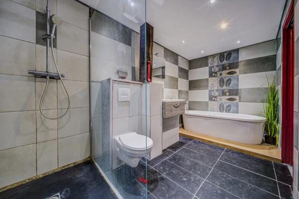 CORPS DE FERME AVEC PLUSIEURS BÂTIMENTS ET LOGEMENTS