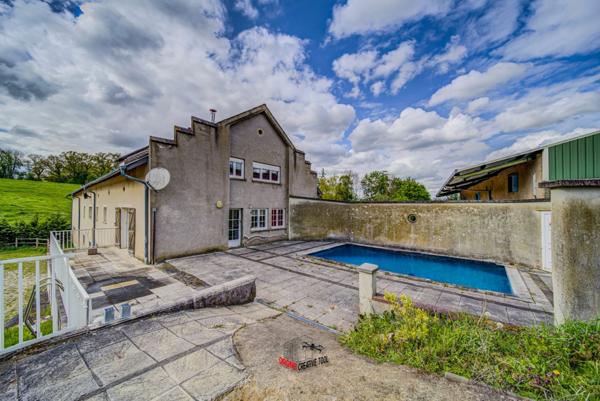 CORPS DE FERME AVEC PLUSIEURS BÂTIMENTS ET LOGEMENTS