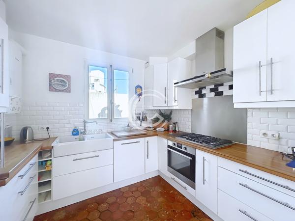 Paris (75005) 5E ETAGE BALCON, ASCENSEUR, VUE DEGAGEE, DPE D