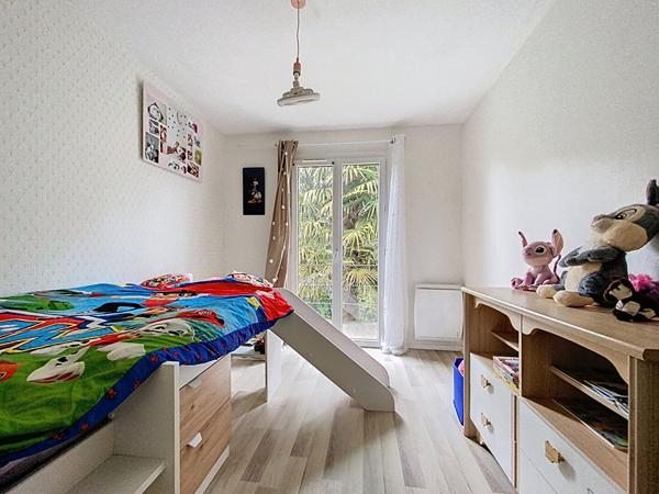 Maison de 101 m² - 3 chambres dont une suite parentale - garage - terrain arboré de 2700 m²