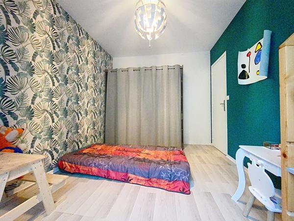 Maison de 101 m² - 3 chambres dont une suite parentale - garage - terrain arboré de 2700 m²