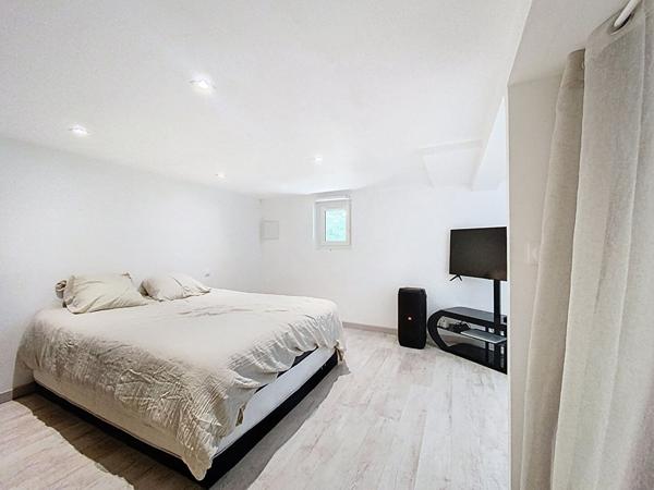 Maison de 101 m² - 3 chambres dont une suite parentale - garage - terrain arboré de 2700 m²