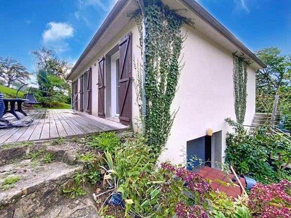 Maison de 101 m² - 3 chambres dont une suite parentale - garage - terrain arboré de 2700 m²