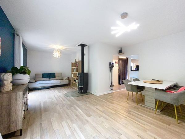 Maison de 101 m² - 3 chambres dont une suite parentale - garage - terrain arboré de 2700 m²