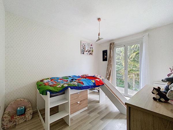 Maison de 101 m² - 3 chambres dont une suite parentale - garage - terrain arboré de 2700 m²