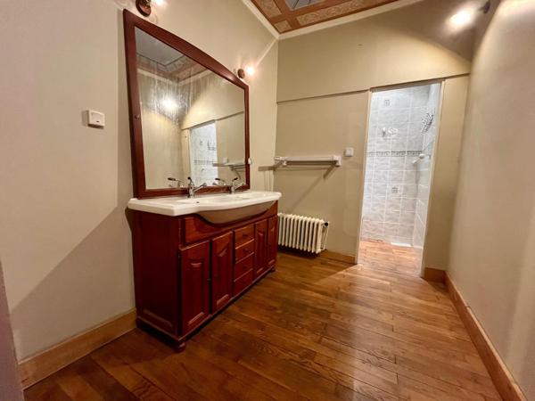 À VENDRE – Maison de caractère avec fort potentiel en plein cœur de Salins-les-Bains