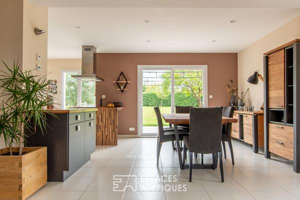 Lumineuse maison familiale avec dépendances