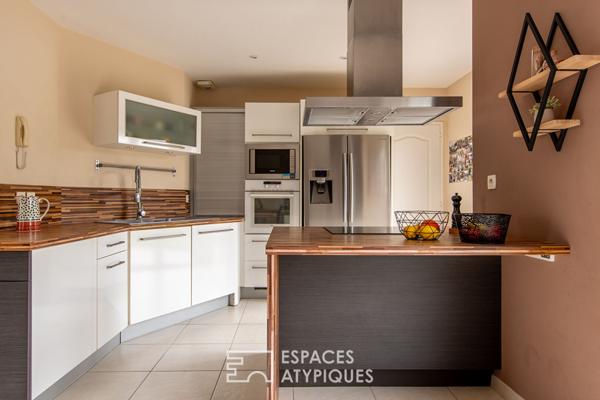 Lumineuse maison familiale avec dépendances