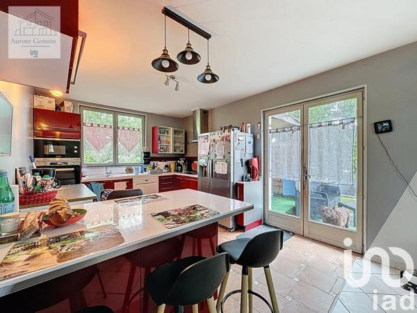 Maison 4 pièces de 115 m² à Lucenay-lès-Aix (58380)