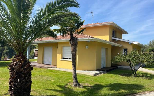 Maison à vendre    4 pièces •  Saint-Martin-de-Hinx