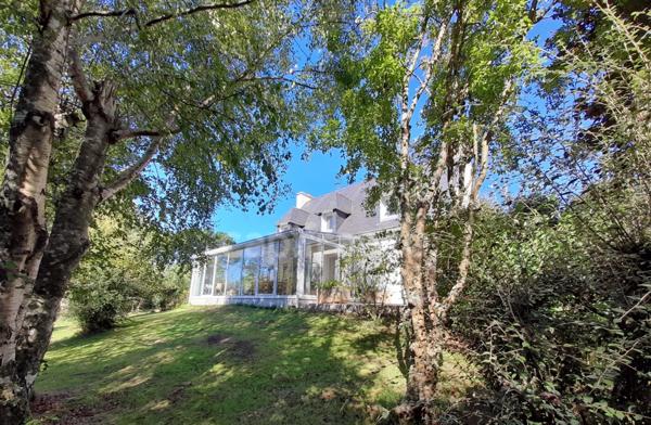 Maison à vendre sur sous-sol total - secteur Plogonnec - Surface habitable 134 m2 - 6 pièces- 4 chambres - 1 bureau- véranda- jardin-parcelle de 2794 m2
