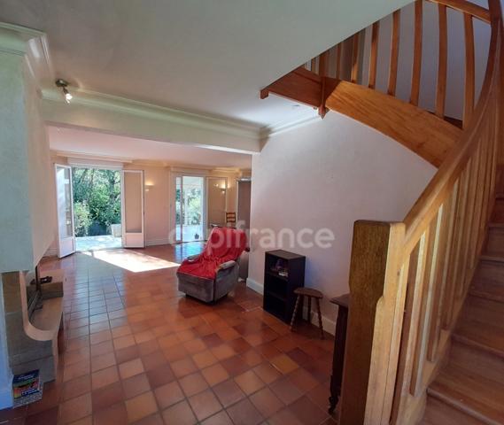 Maison à vendre sur sous-sol total - secteur Plogonnec - Surface habitable 134 m2 - 6 pièces- 4 chambres - 1 bureau- véranda- jardin-parcelle de 2794 m2