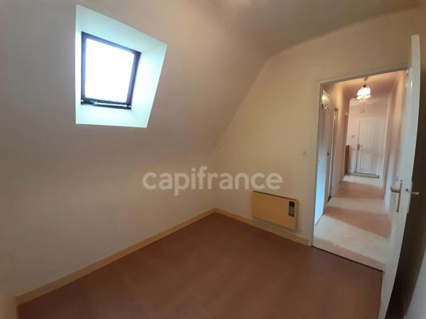 Maison à vendre sur sous-sol total - secteur Plogonnec - Surface habitable 134 m2 - 6 pièces- 4 chambres - 1 bureau- véranda- jardin-parcelle de 2794 m2