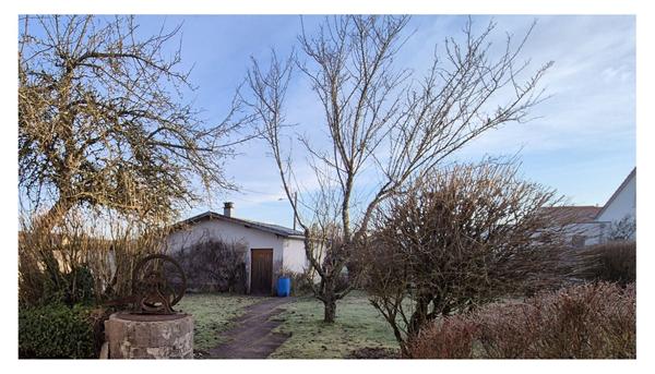 Deyvillers - Maison mitoyenne d'un coté - 192 m2 - garages, terrasse et terrain