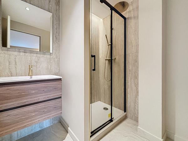 Appartement Lyon 4 pièces 99 m2 (Carrez 98.92m²)