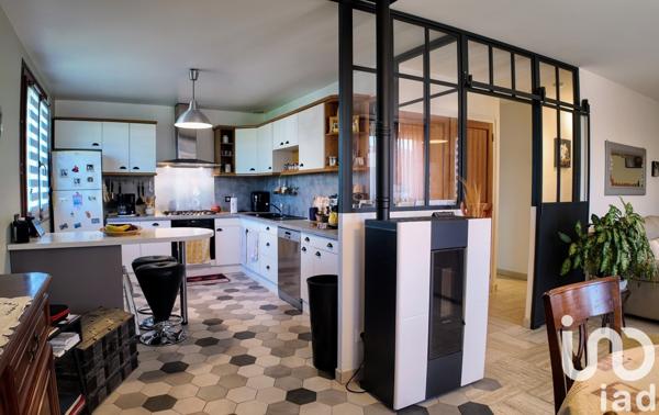 Maison traditionnelle 7 pièces de 150 m² à Bonson (42160)