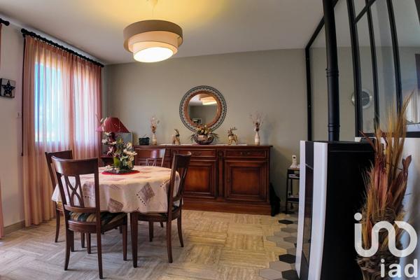 Maison traditionnelle 7 pièces de 150 m² à Bonson (42160)