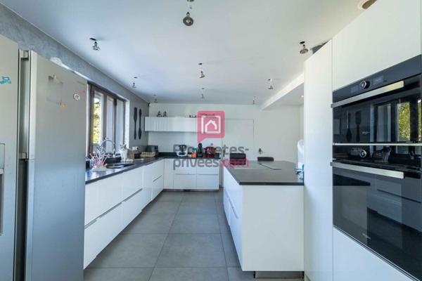 Le Pontet 84130: Villa avec piscine 4 chambres 240 m2, 1200m2 de terrain