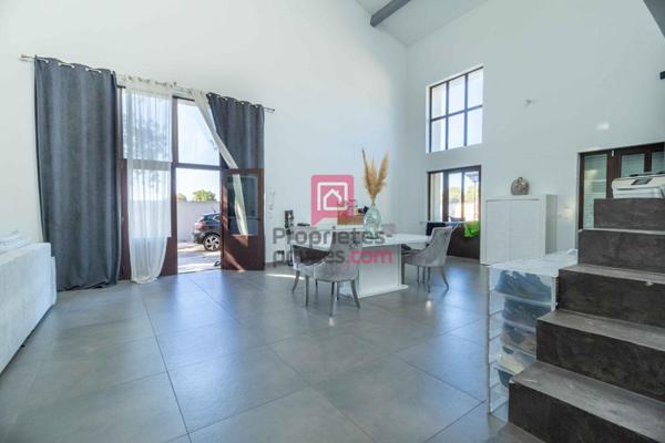 Le Pontet 84130: Villa avec piscine 4 chambres 240 m2, 1200m2 de terrain