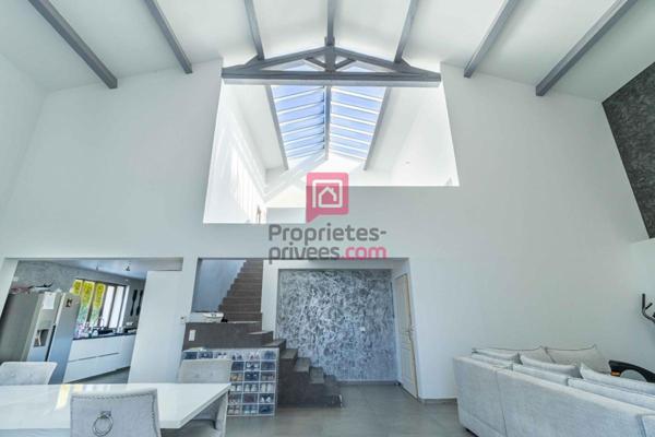 Le Pontet 84130: Villa avec piscine 4 chambres 240 m2, 1200m2 de terrain