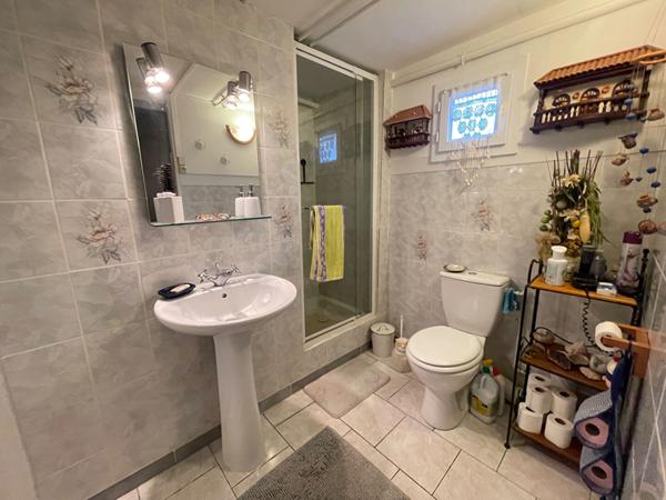 Maison familiale avec jardin de 1 000 m², piscine et espace indépendant