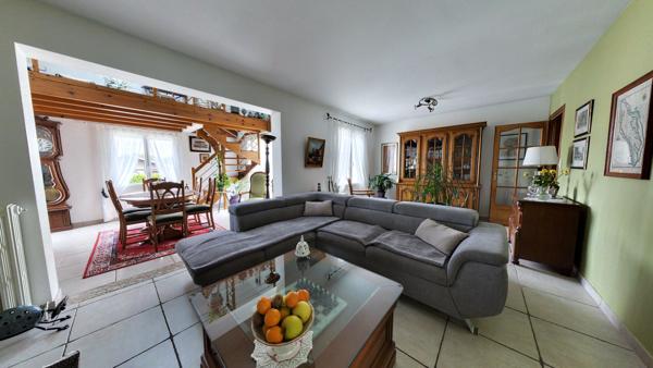 Maison familiale avec jardin de 1 000 m², piscine et espace indépendant