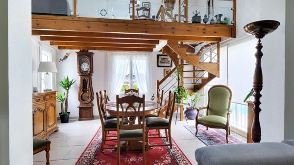 Maison familiale avec jardin de 1 000 m², piscine et espace indépendant