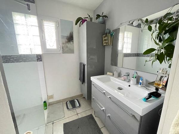 Maison familiale avec jardin de 1 000 m², piscine et espace indépendant